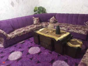 طاوله للبيع ممتازه جدا سبب البيع تجديد