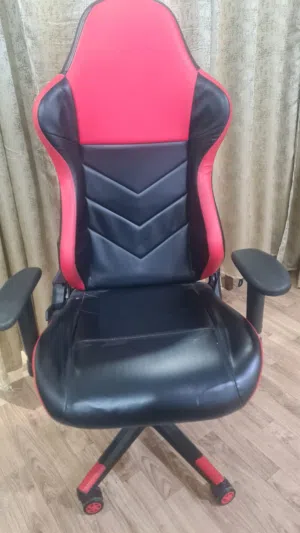 GAMING CHAIR AVAILABLE FOR 30 KD VERY GOOD CONDITION REFUND NOT AVAILABLE