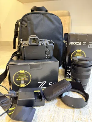 � للبيع: كاميرا Nikon Z5 II مع عدسة 24-70mm (شبه جديدة + ضمان الوكيل