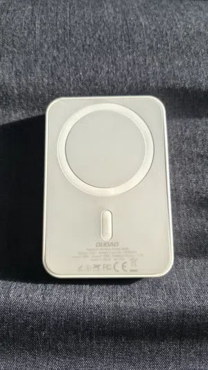 شاحن ماغ سيف لاسلكي DUDAO نظيف جداً 5000mAh