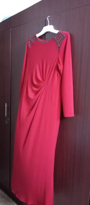 فستان وعبايه