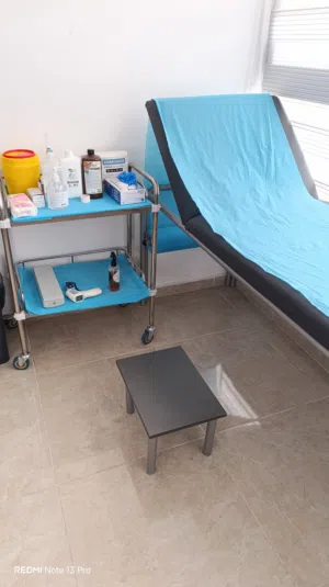 اثاث مكتبي -عياده كامله -للبيع