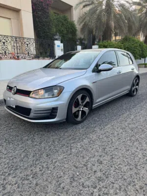 فولكسفاغن GTI جولف 2015 العداد 123 الف بحالة ممتازة