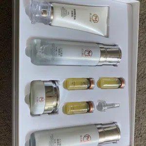 بكج نظاره للبشره منتجات كوريه اصليه   يحتوي على مرطب بشره وغسول للبشره وسيروم وامبولات مصل للبشره