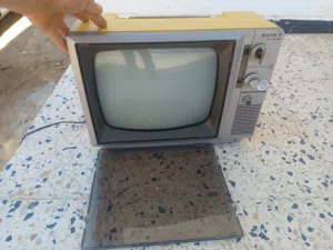 تلفاز كلاسيكي بحاله ممتازه