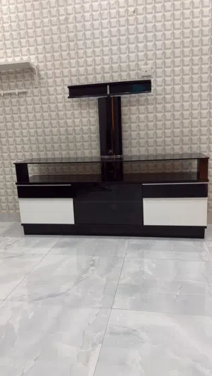 للبيع طاولة وستاند البلازما منها وفيها