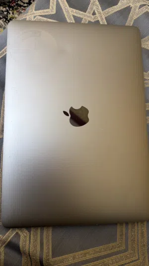Mac book pro A1989