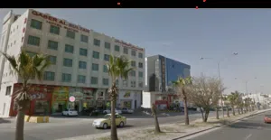 شقة فاخرة طابق اخير ومعها روف
