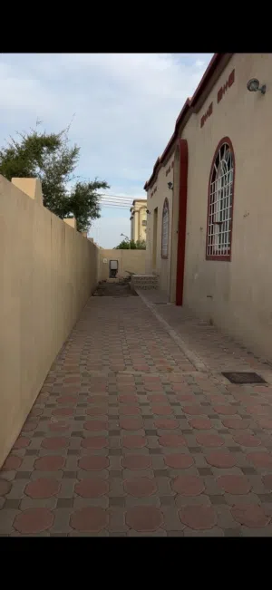 220 m2 4 Bedrooms Townhouse for Sale in Al Dakhiliya Hamra