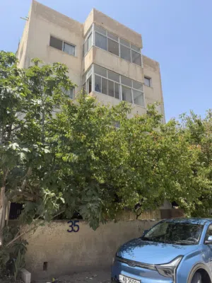 أربع طوابق سكنيه السلط وادي الحلبي بالقرب منً مستشفى السلط الجديد