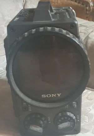 تليفزيون sony سوني ياباني بالبطريات او الكهرباء او شاحن 12 فولت وفي السيارة