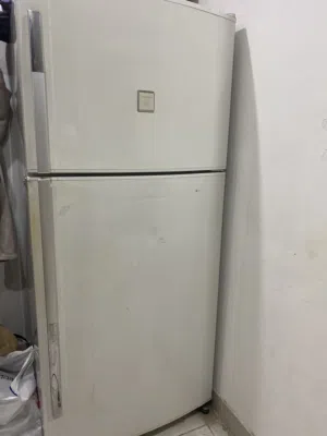 للبيع ثلاجات اثنين وحده sharp والثانيه westpoint