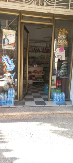 محل للأجار اصل سبر ماركت مساحه 22 متر مربع فيه حمام ومطبخ صغير سده صغيره للخدمات ساحه