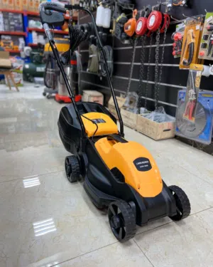 مكينه قص عشب