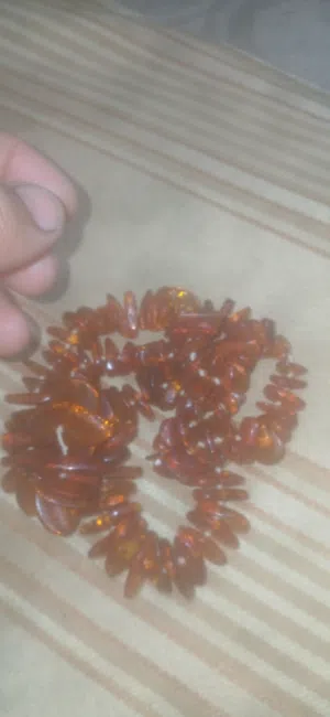 عقد من الكهرب للبيع