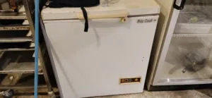 فريزر للبيع شغال بحاله جيده