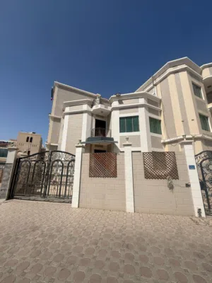 For Rent 4 Bhk Commercial Residential Villa In Al Khuwair  للإيجار فيلا سكني تجاري 4 غرف في الخوير