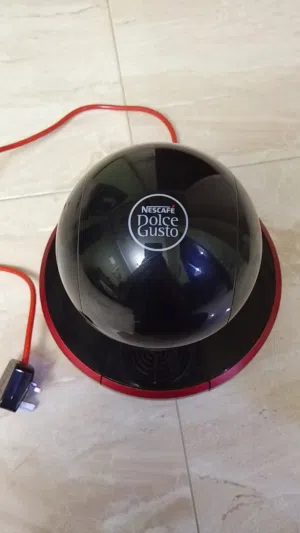 ماكينة قهوة Nescafé Dolce Gusto بحالة ممتازة