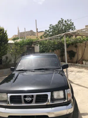 بكب نيسان دبل كابين فور ويل مالك واحد من الوكاله بحاله جيده جدا فور ويل