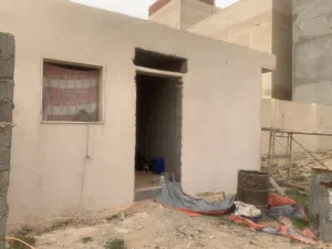 اررض للبيع في الخروبة موقع ممتاز بي مساحة متر 394— 17.5 واجههة   عمق 22.5
