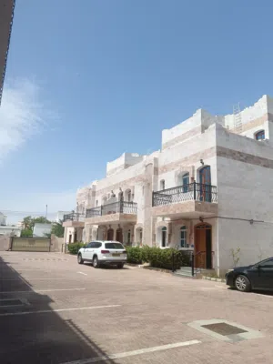 300 m2 3 Bedrooms Villa for Rent in Muscat Al-Hail