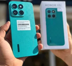 هونور X8c مستعمل بحالة ممتازة مع الكرتونة 256 جيجا 16 رام