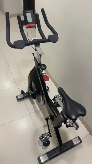 دراجة تمارين رياضية بحالة ممتازة / Spin Bike Exercise Bike – Excellent Condition