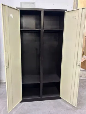 خزانة حديد ضرفتين مع تعليق للملابس متوفر خدمة التوصيل لجميع المحافظات