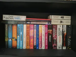 اكثر من 100 كتاب للبيع
