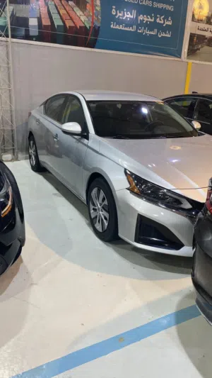Used Nissan Altima in Basra