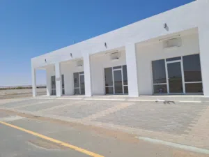 ست محلات تجارية جديدة بالخط الاول بصناعية بدية