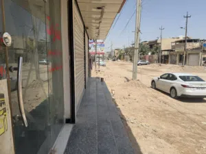 واجهة محل من الزجاج