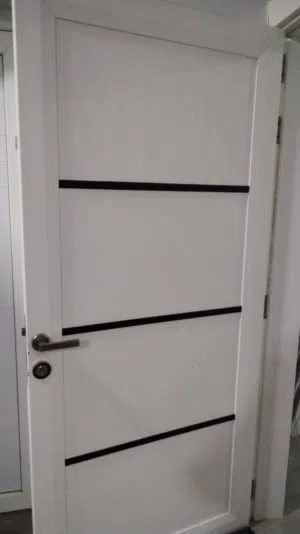 باب داخلي لون ابيض