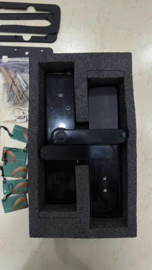 قفل باب ذكي مع جميع ملحقاته smart door lock