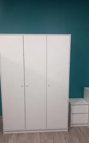غرفة نوم مفرد لون ابيض