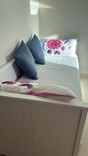 Day-bed with 2 mattress and 3 drawers in white