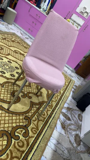 ميز مكتبي مع الكرسي