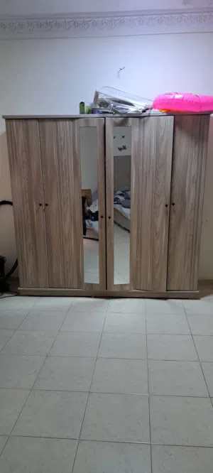 غرفة نوم اطفال (دولاب و 2 سرير )للبيع