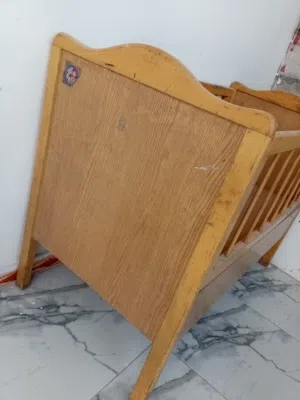 تحت بيبي خشب نضيف