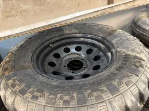 طقم جنط حديد اوف رود عريض دودج رام مع كوشوك MT شبه جديد ركب اسبوع فقط قياس 17