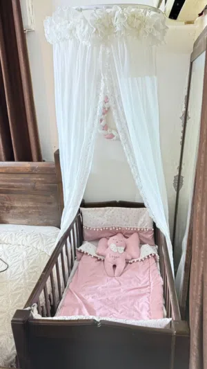 تخت بيبي مع خزانة جانبيه خشب ثقيل