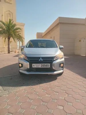 ميتسوبيشي اتراج موديل 2022 اللون الفضي اتوماتيك مواصفات الخليجية