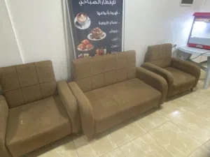 صالون 2 كرسي وكنبة للبيع بحالة جيدة