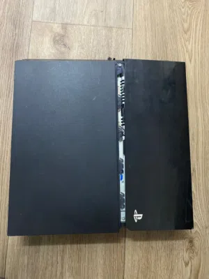 طماعه للبيع سوني 4 مع سماعات كل اغراضه