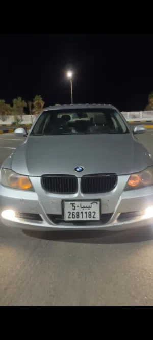 BMWE90للبيع او افاري عادي