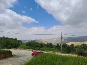 ماحص / ارض مساحة دونم حوض البلد اطلاله رائعه وخلابه بسعر ممتاز