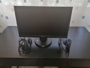 شاشة Acer للبيع (بحاجة لتصليح) للبيع ب 5 دنانير