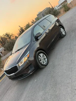 Used Kia Sedona in Tripoli