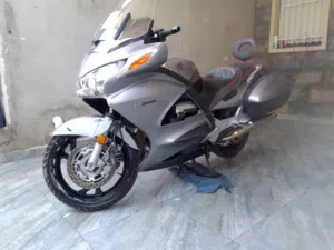 هوندا st1300 شبه جديدة