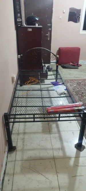 سرير فردى للبيع